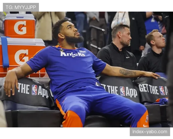 布朗简化唐斯四号位战术 通过弧顶空间创造低位单打机会